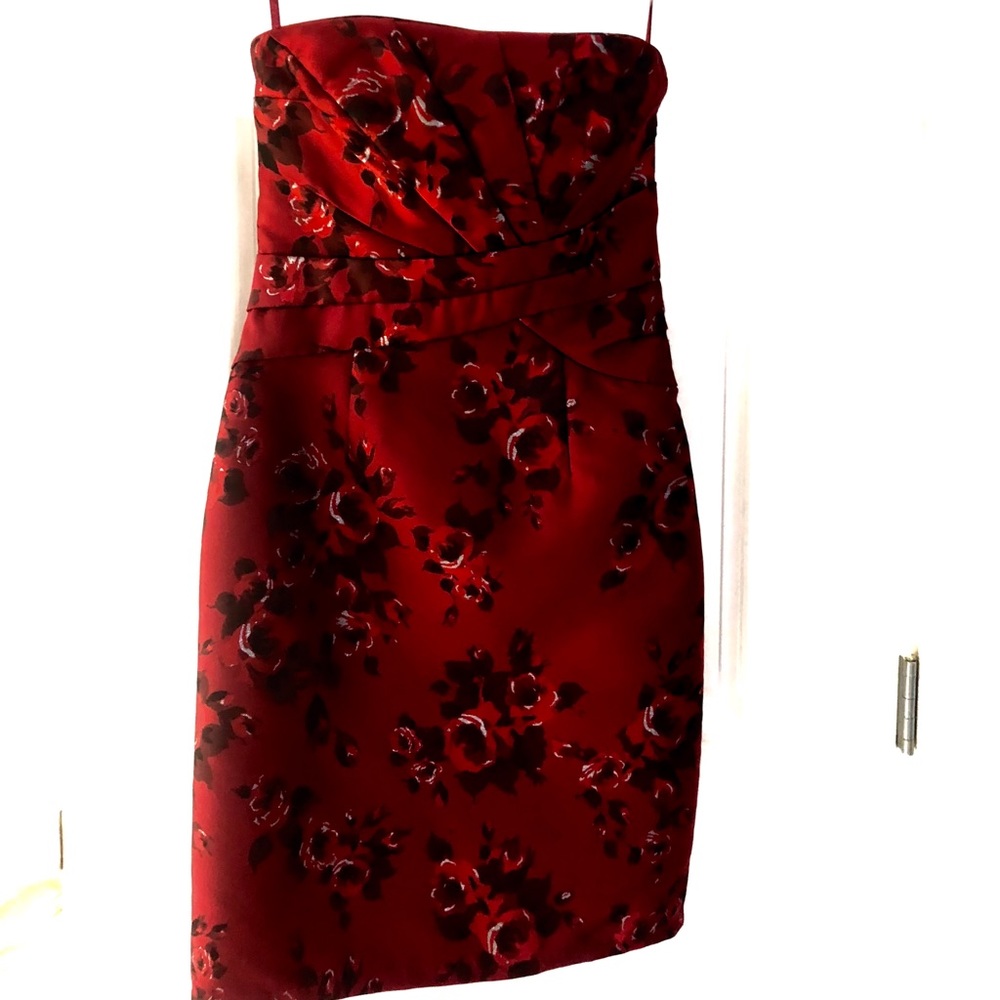 Beautiful red and black date night dress